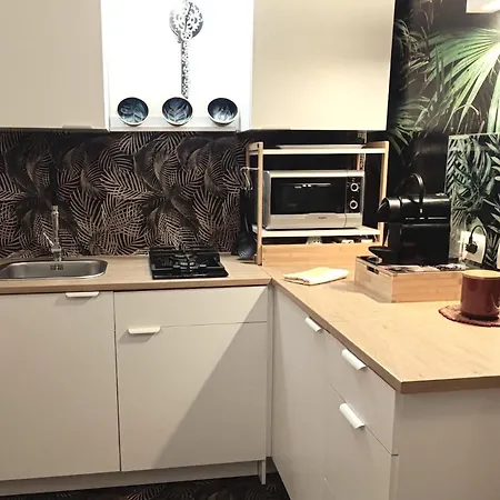 Jungle Fever Apartment *
